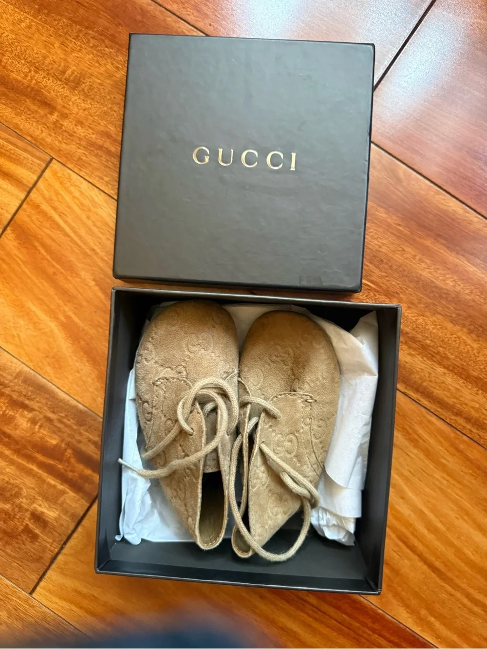 Gucci Tan Suede Infant Lace-Up Shoes with box